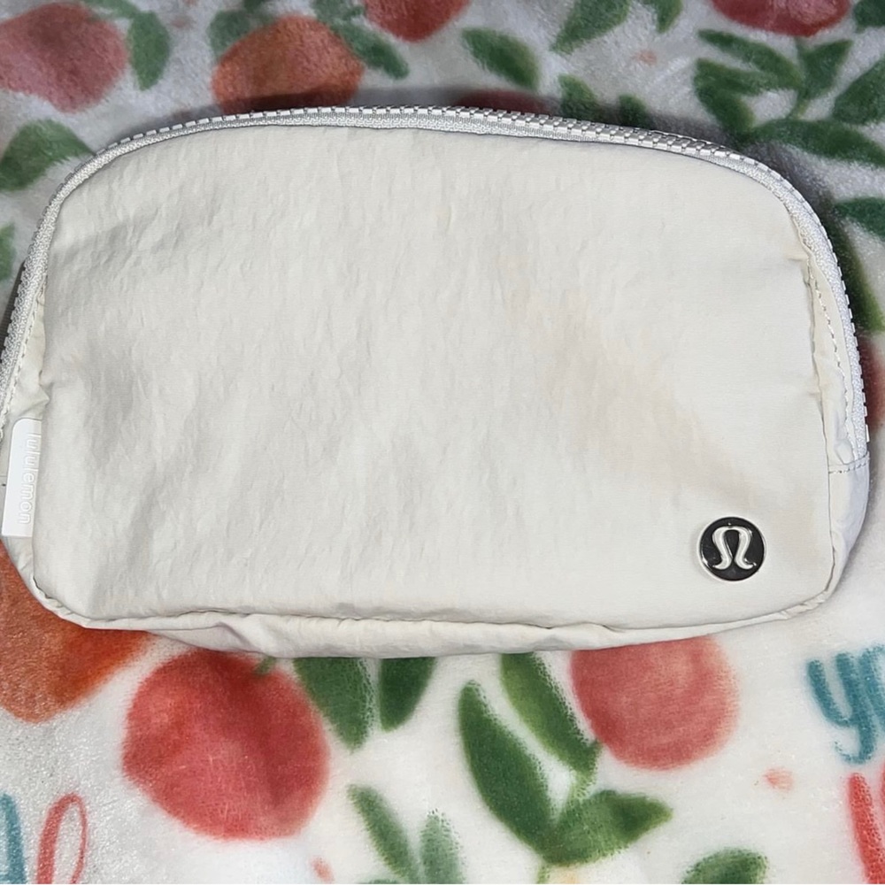 NWT lululemon everywhere belt bag